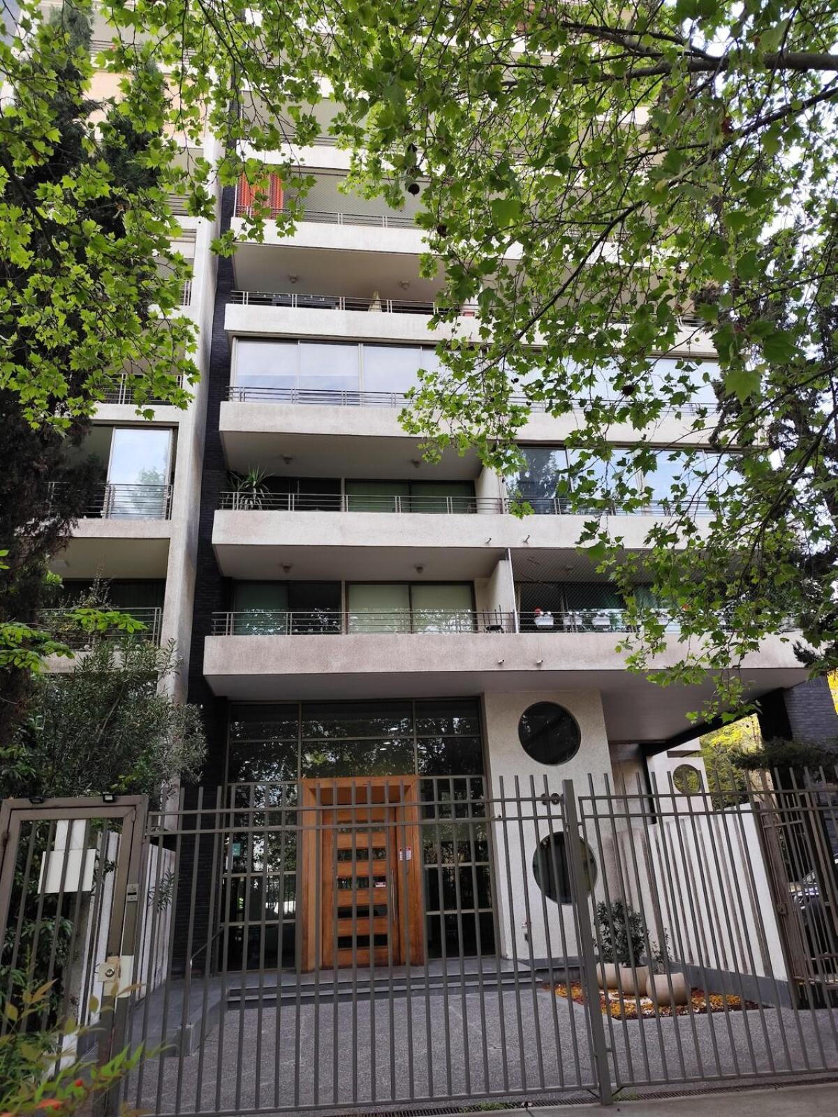 Apartamento En Providencia Con Estacionamiento Privado Santiago